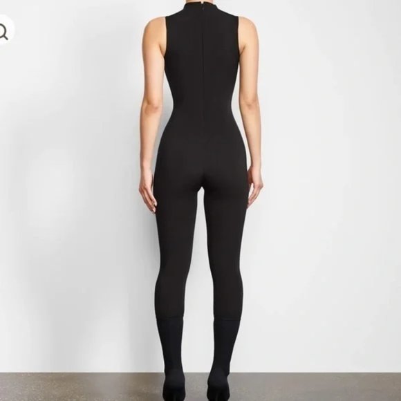 SKIMS Black Full Body Shapewear - Picture 4 of 5